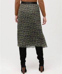 Basicsandmore.shop4d5e1a0708 2