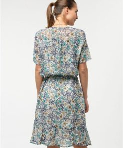 Basicsandmore.shopc2c6d7279c 2